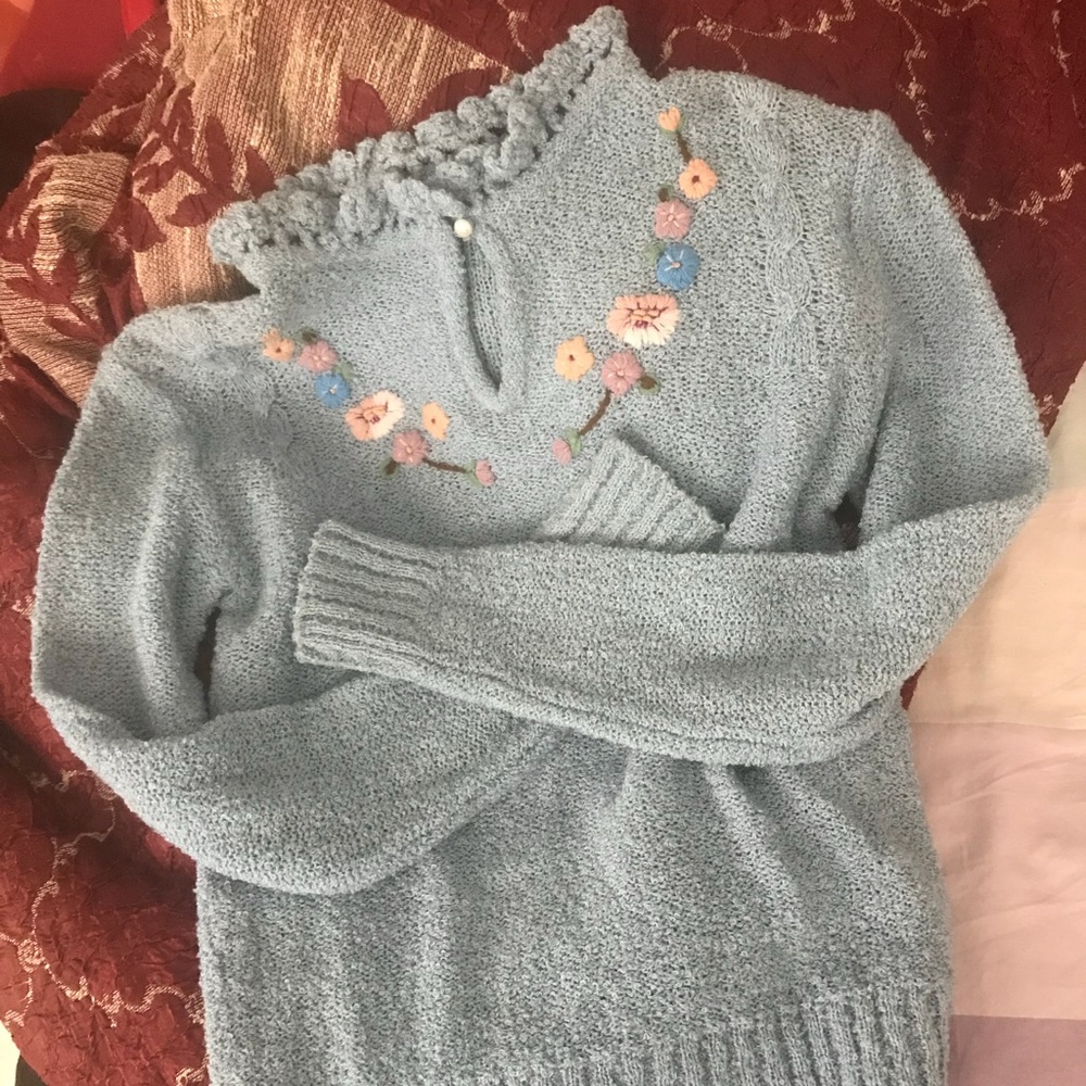Darn cute baby blue lose knitwear Sz S-M